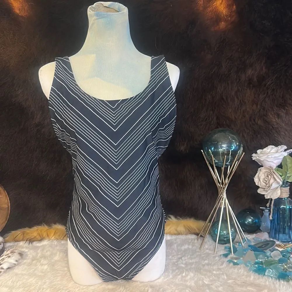 Athleta swimsuit 36D/DD (1550)